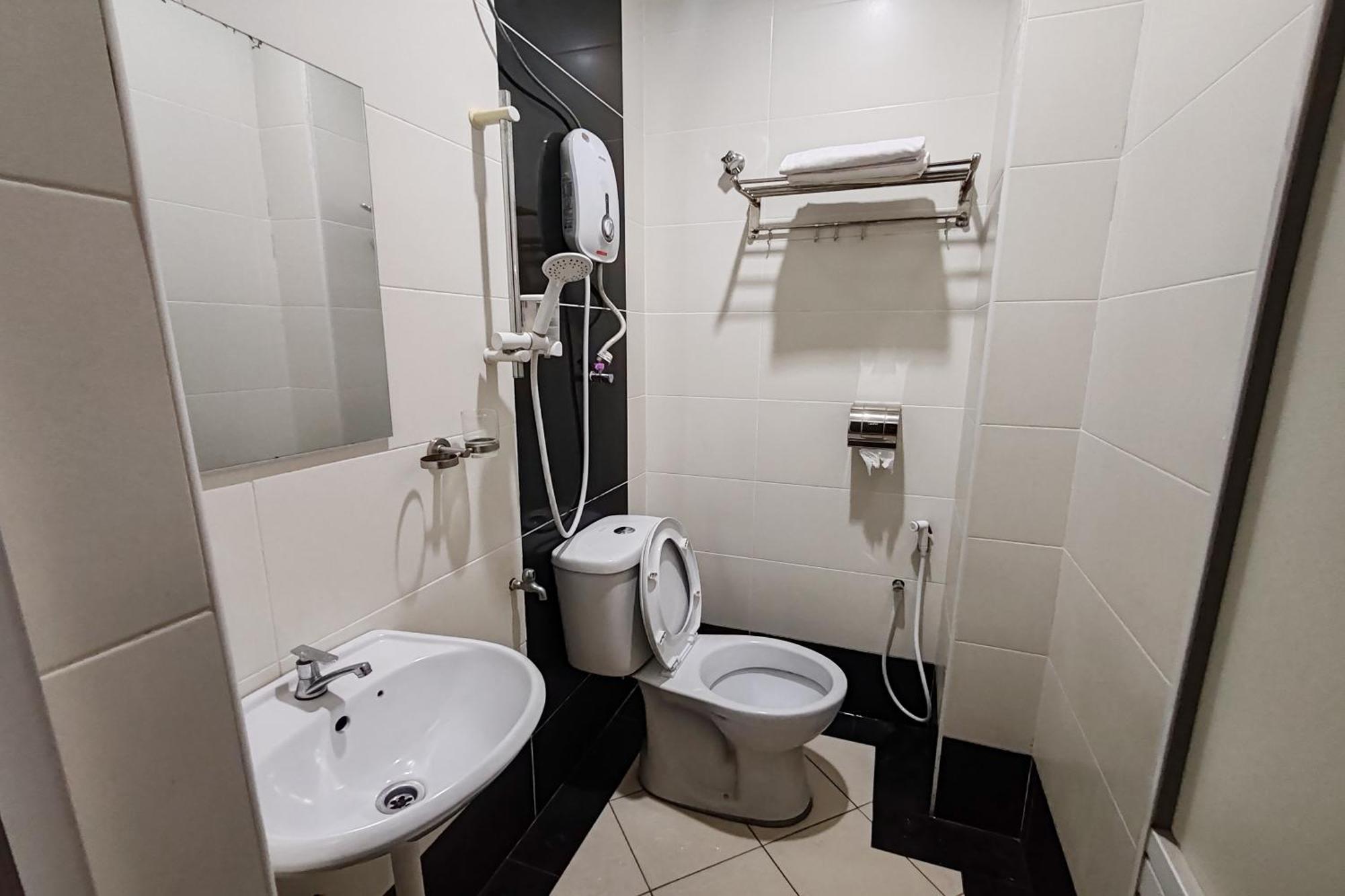 Hotel Sri Puchong Bagian luar foto