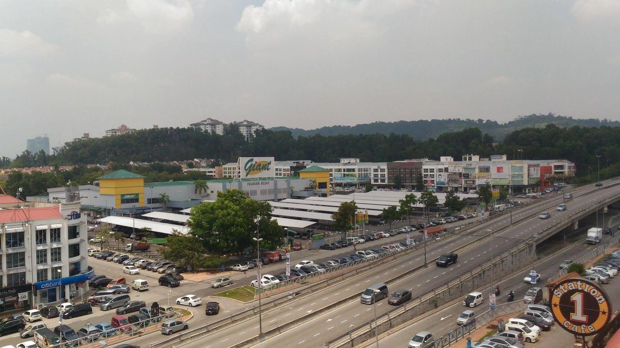 Hotel Sri Puchong Sdn Bhd Bagian luar foto