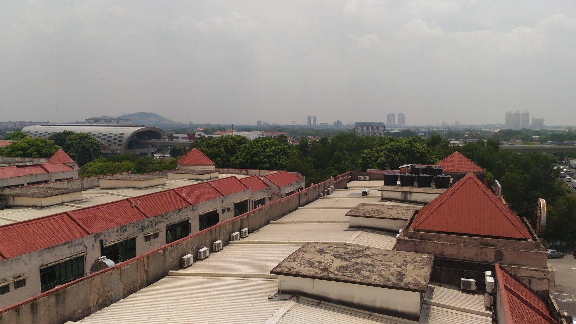 Hotel Sri Puchong Bagian luar foto