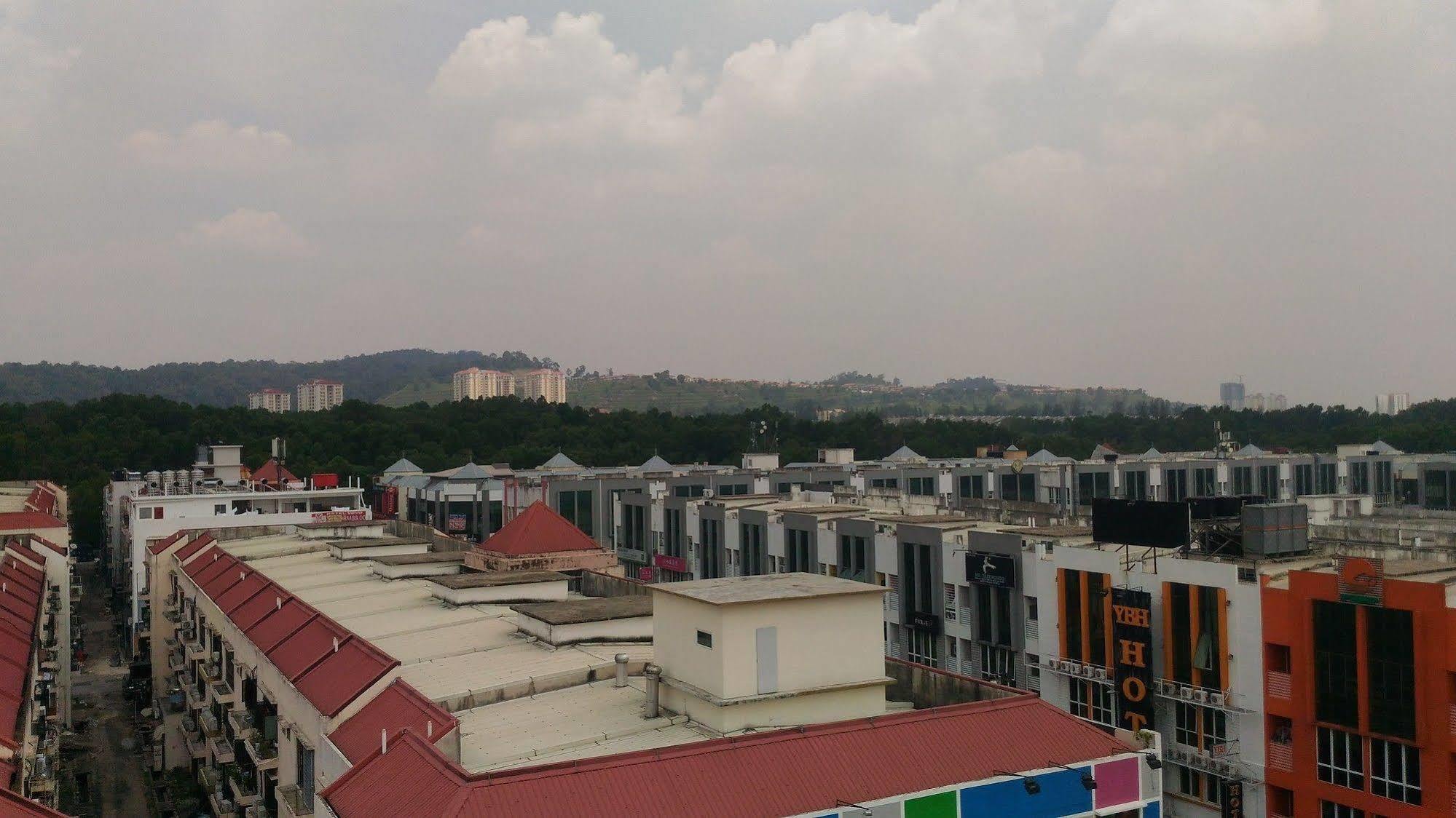 Hotel Sri Puchong Sdn Bhd Bagian luar foto