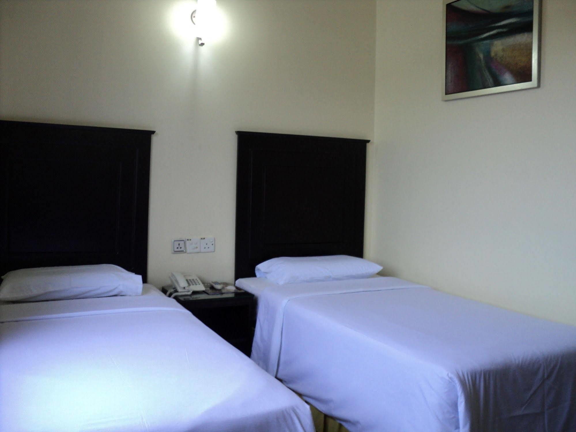 Hotel Sri Puchong Bagian luar foto